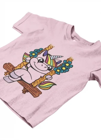 Camiseta Unicornio en columpio