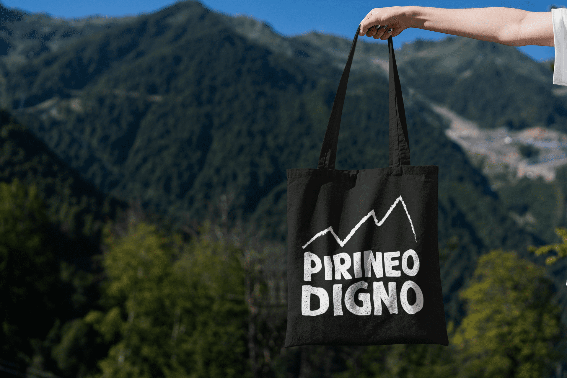 tote-bag-mockup-featuring-mountains-in-the-background-3130-el1