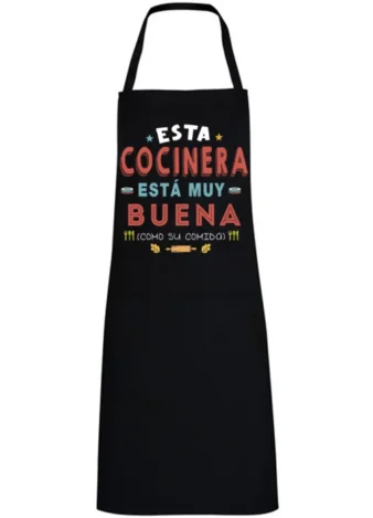 Esta cocinera está muy buena y su comida también
